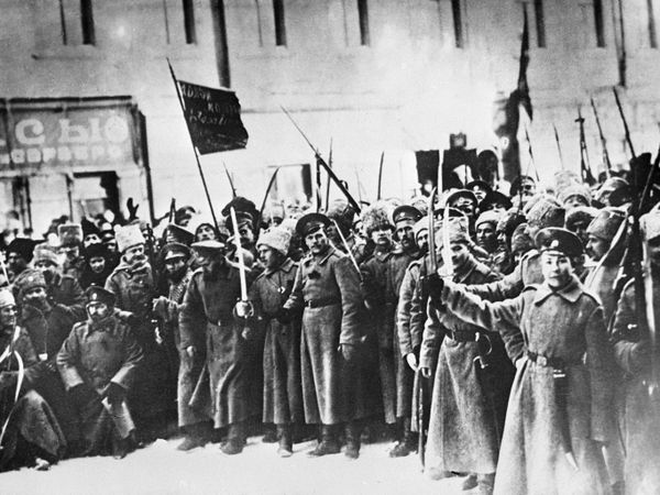 Soldiers of the 1917 February Revolution. Petrograd streets. (File) Soldiers of the 1917 February Revolution. Petrograd streets. (File) - Sputnik International