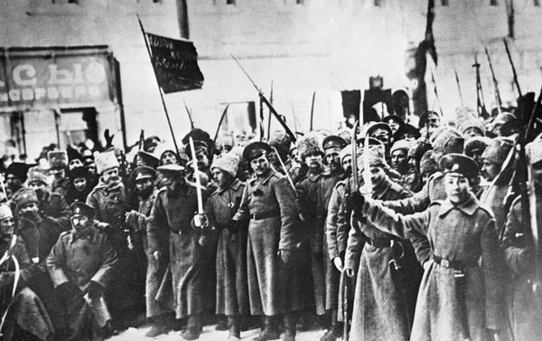 Soldiers of the 1917 February Revolution. Petrograd streets. (File) Soldiers of the 1917 February Revolution. Petrograd streets. (File) - Sputnik International