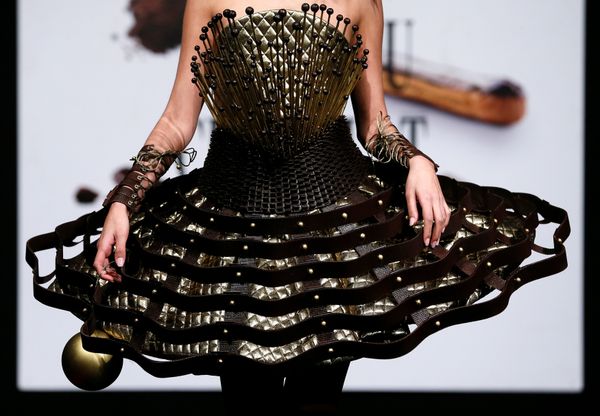 Sweet Couture: Models Parade in Chocolate Oufits at a Brussels Fair - Sputnik International