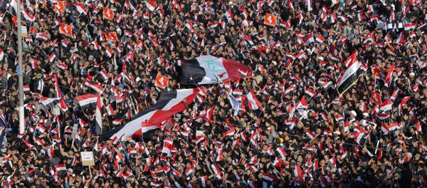 Followers of Iraq's influential Shiite cleric Muqtada al-Sadr chant slogans as they wave national flags during a demonstration against corruption in Baghdad, Iraq - Sputnik International