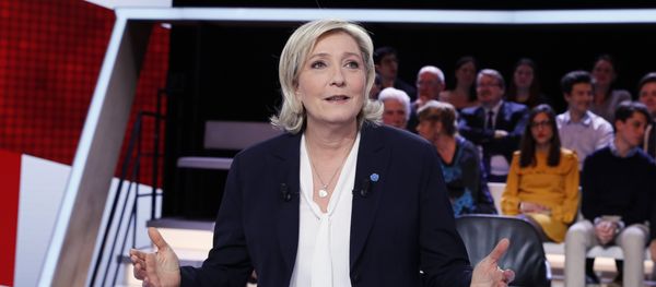 French presidential election candidate for the far-right Front National (FN) party Marine Le Pen speaks as she takes part in the show L'Emission politique, in the studios of French television channel France 2 in Saint-Cloud, west of Paris, on January 9, 2017 - Sputnik International