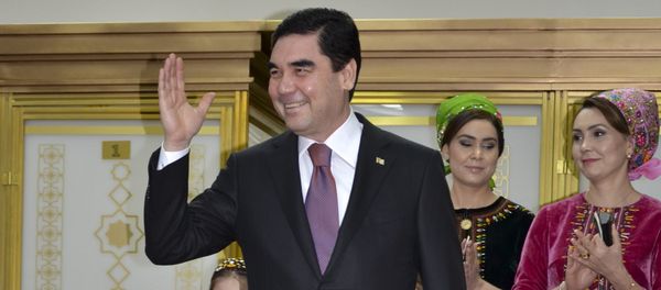 Turkmenistan President Gurbanguly Berdimuhamedov, center, greets journalists after casting his ballot at a polling station in Ashgabat, Turkmenistan, Sunday, Feb. 12, 2017 Turkmenistan President Gurbanguly Berdimuhamedov, center, greets journalists after casting his ballot at a polling station in Ashgabat, Turkmenistan, Sunday, Feb. 12, 2017 - Sputnik International
