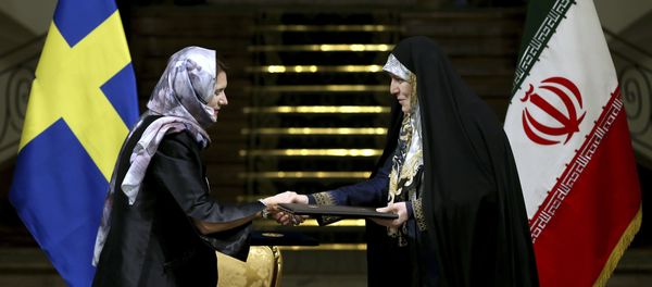 Sweden's Minister for EU Affairs and Trade Ann Linde, left, and Iran's Vice President for Women and Family Affairs Shahindokht Molaverdi shake hands after signing documents at the Saadabad Palace in Tehran, Iran, Saturday, Feb. 11, 2017 - Sputnik International