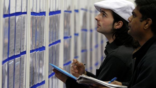 People look at job listings at the Careers and Jobs Live careers fair at the ExCeL centre in London (File) - Sputnik International