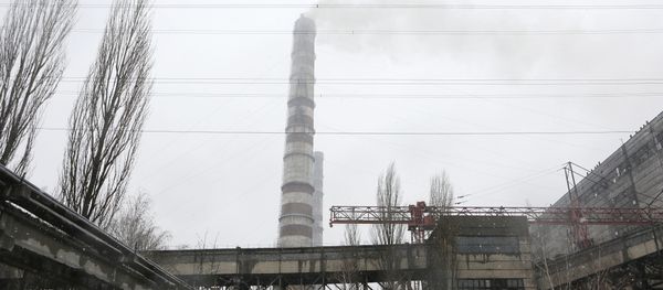 Steam rises from a smokestack at the Trypillya thermal power plant in Ukrainka, about 50 kilometers (31.3 miles) south of Kiev, Ukraine, Thursday, Feb. 11, 2016 - Sputnik International