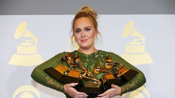 Adele holds the five Grammys she won including Record of the Year for Hello and Album of the Year for 25 during the 59th Annual Grammy Awards in Los Angeles, California, U.S. , February 12, 2017 - Sputnik International
