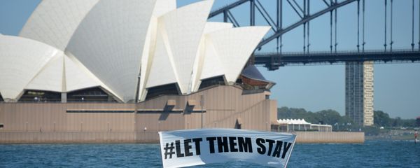 Members of the environmental group Greenpeace hold up a sign that reads #LET THEM STAY in front of the Opera House in Sydney on February 14, 2016. Members of the environmental group Greenpeace hold up a sign that reads #LET THEM STAY in front of the Opera House in Sydney on February 14, 2016. - Sputnik International