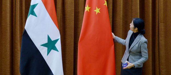 Syrian and Chinese flags (File) - Sputnik International
