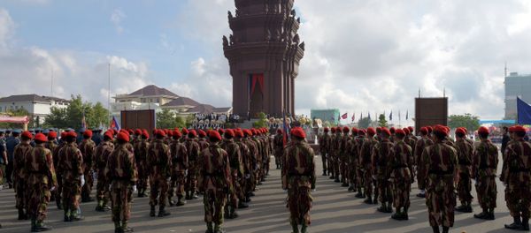 Cambodian soldiers stand in front of Independence Monument (File) Cambodian soldiers stand in front of Independence Monument (File) - Sputnik International