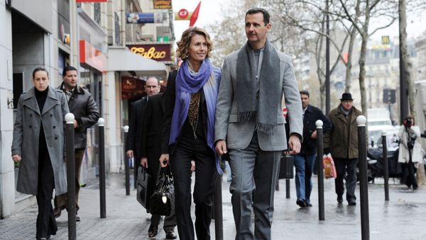 Syrian president Bashar al-Assad and his wife Asma walk in a street of Paris on December 10, 2010 Syrian president Bashar al-Assad and his wife Asma walk in a street of Paris on December 10, 2010 - Sputnik International