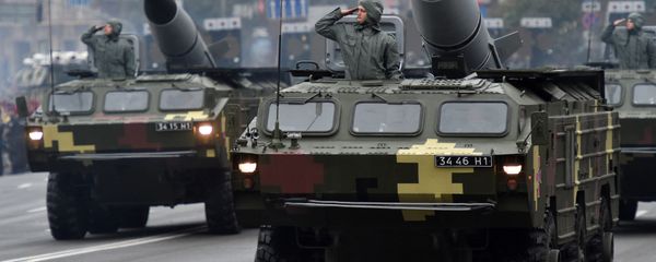 Soviet-made tactical ballistic missile complexes Tochka (Point) during a military parade in Kiev, August 24, 2016 - Sputnik International