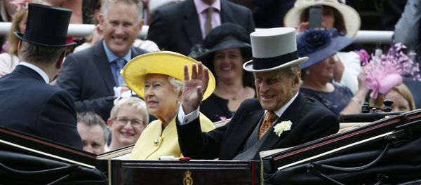 Britain's Queen Elizabeth II, looks up as Prince Philip, right, waves during their arrival by carriage on the first day of the Royal Ascot horse race meeting at Ascot, England, Tuesday, June, 14, 2016 - Sputnik International