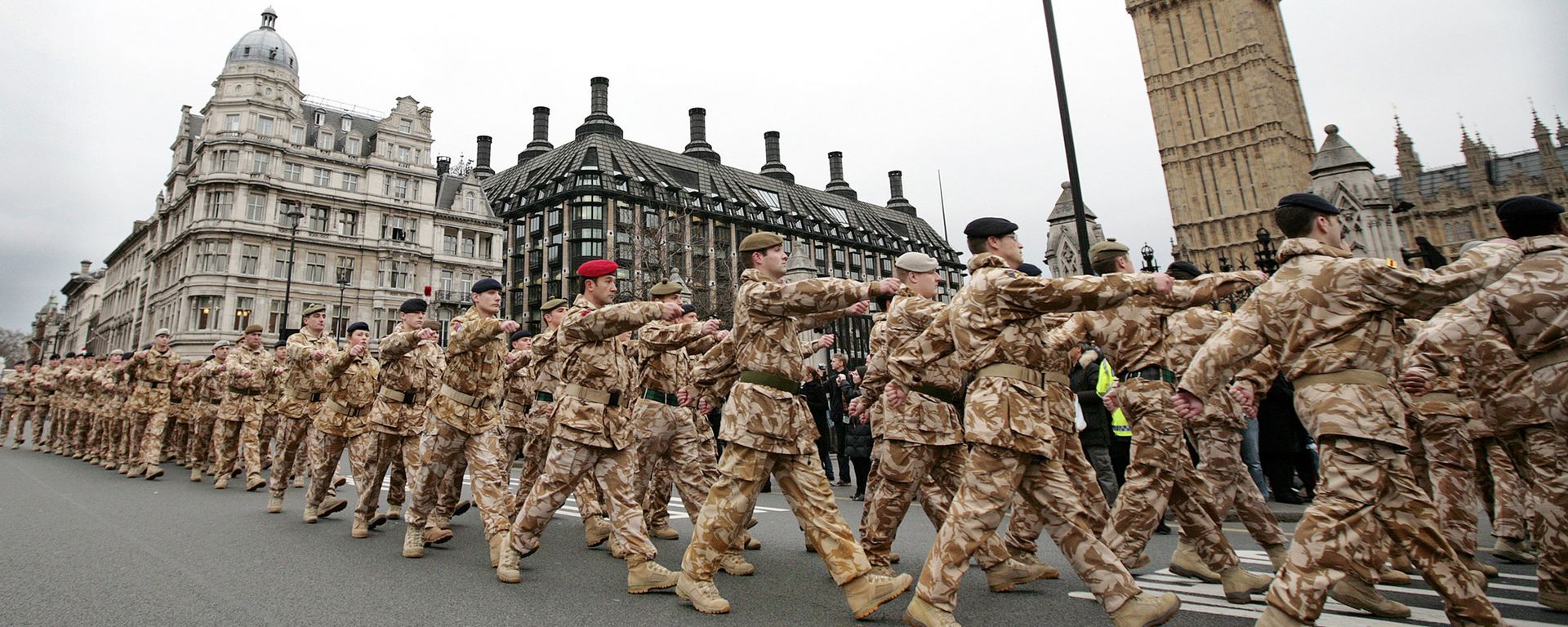 Soldiers from the British 7th Armoured Brigade who have returned from service on operations in Iraq march past Big Ben in London (File) Soldiers from the British 7th Armoured Brigade who have returned from service on operations in Iraq march past Big Ben in London (File) - Sputnik International, 1920, 05.11.2017