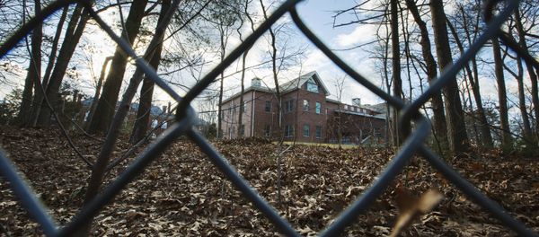 A fence encloses an estate in the village of Upper Brookville in the town of Oyster Bay, N.Y., on Long Island on Dec. 30, 2016 A fence encloses an estate in the village of Upper Brookville in the town of Oyster Bay, N.Y., on Long Island on Dec. 30, 2016 - Sputnik International