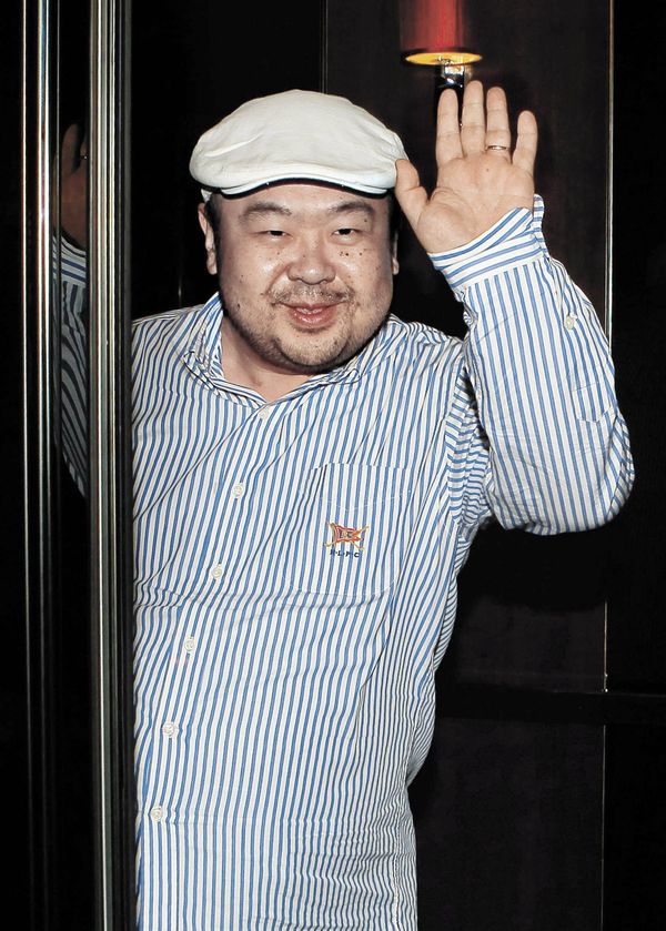 In this June 4, 2010 file photo, Kim Jong-nam, the eldest son of North Korean leader Kim Jong Il, waves after his first-ever interview with South Korean media in Macau, China - Sputnik International