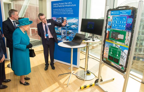 Britain's Queen Elizabeth II (2L) listens as Director of Engagement and Advice Alex Dewdney (R) explains how an electricity supply could be subjected to cyberattack, as she attends the opening of the National Cyber Security Centre in London on February 14, 2017. - Sputnik International