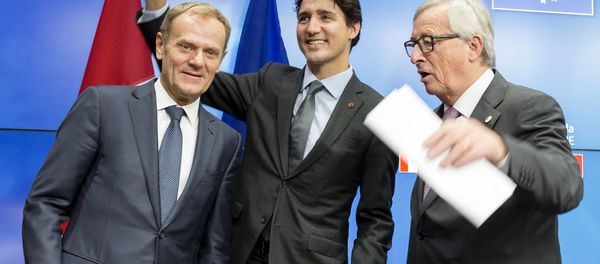 European Council President Donald Tusk, left, Canadian Prime Minister Justin Trudeau, center, and European Commission President Jean-Claude Juncker prepare to leave the room at the end of an EU-Canada summit at the European Council building in Brussels, Sunday, Oct. 30, 2016. European Council President Donald Tusk, left, Canadian Prime Minister Justin Trudeau, center, and European Commission President Jean-Claude Juncker prepare to leave the room at the end of an EU-Canada summit at the European Council building in Brussels, Sunday, Oct. 30, 2016. - Sputnik International