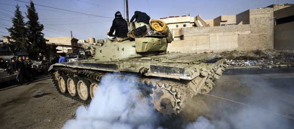 Iraqi army T-72 tank heads to the frontline (File) - Sputnik International
