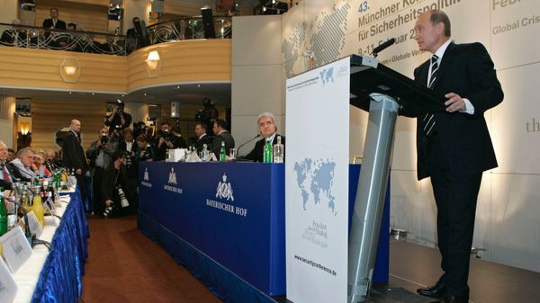 Russian President Vladimir Putin addressing the 43rd Munich Conference on Security Policy held at the Bayerischer Hof Hotel - Sputnik International