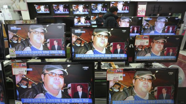 TV screens show pictures of Kim Jong Nam, the half-brother of North Korean leader Kim Jong Un, at the Yongsan Electronic store in Seoul, South Korea, Wednesday, Feb. 15, 2017 TV screens show pictures of Kim Jong Nam, the half-brother of North Korean leader Kim Jong Un, at the Yongsan Electronic store in Seoul, South Korea, Wednesday, Feb. 15, 2017 - Sputnik International