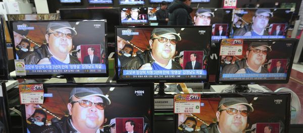TV screens show pictures of Kim Jong Nam, the half-brother of North Korean leader Kim Jong Un, at the Yongsan Electronic store in Seoul, South Korea, Wednesday, Feb. 15, 2017 - Sputnik International