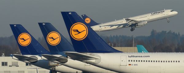 This file photo taken on November 29, 2016 shows airplanes of German airline Lufthansa parked in front of the Lufthansa terminal at the Franz-Josef-Strauss airport in Munich, southern Germany - Sputnik International