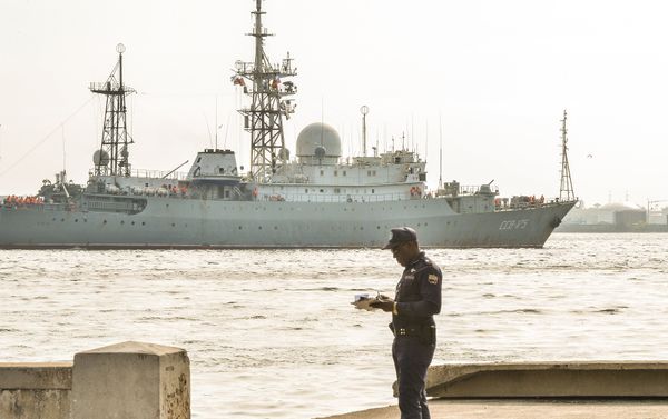 Russian Vishnya (also known as Meridian) class warship CCB-175 Viktor Leonov, arrives at Havana's harbor Russian Vishnya (also known as Meridian) class warship CCB-175 Viktor Leonov, arrives at Havana's harbor - Sputnik International