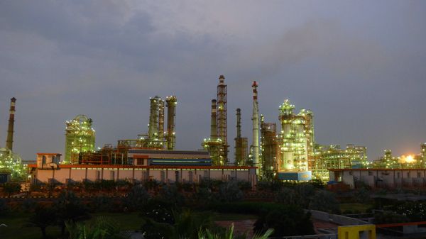 Indian Oil Refinery of Essar Oil at Vadinar village, near Jamnagar, some 380 kms - Sputnik International