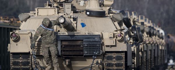 Abrams battle tanks from the US Army's 4th Infantry Division 3rd Brigade Combat Team 68th Armor Regiment 1st Battalion on rail cars as they arrive at the Gaiziunai railway station some 110 kms (69 miles) west of the capital Vilnius, Lithuania, Friday, Feb. 10, 2017. - Sputnik International