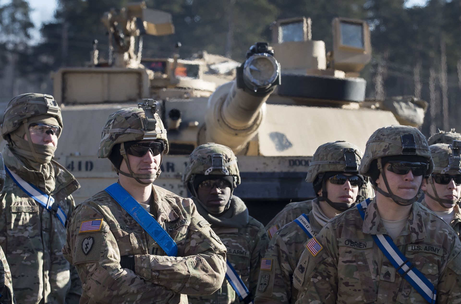 Members of the US Army's 4th Infantry Division 3rd Brigade Combat Team 68th Armoured Regiment 1st Battalion stand in front of an Abrams battle tank after arriving at the Gaiziunai railway station, some 110 kms (69 miles) west of the capital Vilnius, Lithuania, Friday, 10 February 2017. Members of the US Army's 4th Infantry Division 3rd Brigade Combat Team 68th Armoured Regiment 1st Battalion stand in front of an Abrams battle tank after arriving at the Gaiziunai railway station, some 110 kms (69 miles) west of the capital Vilnius, Lithuania, Friday, 10 February 2017. - Sputnik International, 1920, 23.01.2022