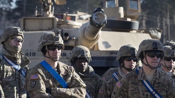 Members of US Army's 4th Infantry Division 3rd Brigade Combat Team 68th Armor Regiment 1st Battalion stand in front of an Abrams battle tank after arriving at the Gaiziunai railway station, some 110 kms (69 miles) west of the capital Vilnius, Lithuania, Friday, Feb. 10, 2017. - Sputnik International