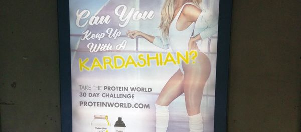 'Can You Keep Up With A Kardashian?' poster on the London underground - Sputnik International