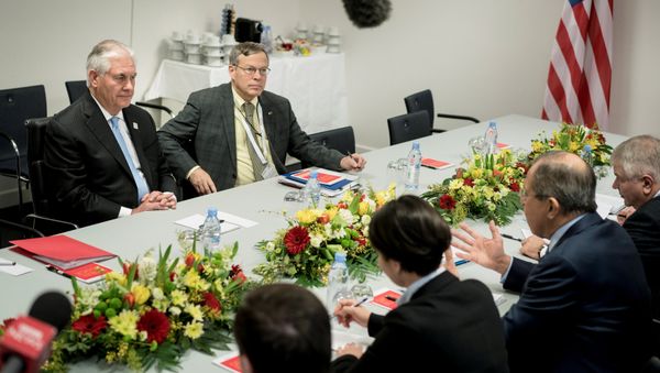 US Secretary of State Rex Tillerson (L) listens to Russian Foreign Minister Sergei Lavrov (2ndR) at the start of a meeting at the World Conference Center in Bonn, Germany February 16, 2017. - Sputnik International