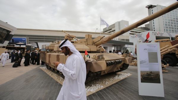 Emirati and other officials visit the International Defence Exhibition and Conference, IDEX, in Abu Dhabi, United Arab Emirates, Sunday, Feb. 22, 2015. - Sputnik International