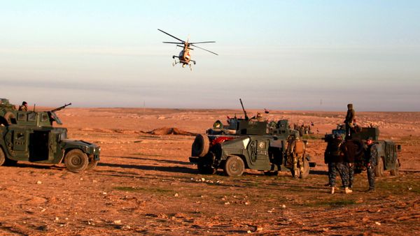 Iraqi security forces advance towards the western side of Mosul, Iraq February 19, 2017 Iraqi security forces advance towards the western side of Mosul, Iraq February 19, 2017 - Sputnik International