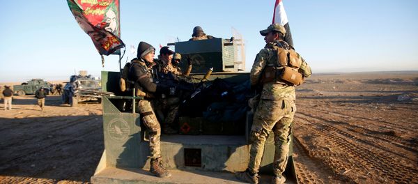 Iraqi security forces advance towards the western side of Mosul, Iraq February 19, 2017. - Sputnik International