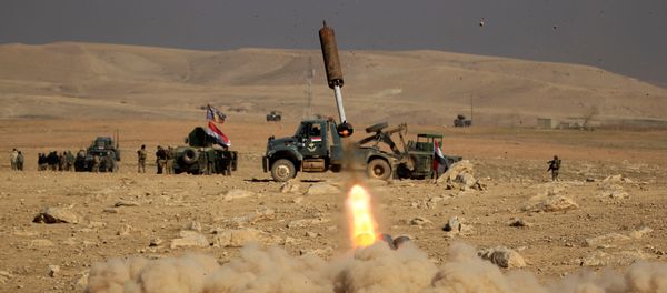 Members of the Iraqi rapid response forces fire a missile toward Islamic State militants during a battle in the south of Mosul, Iraq February 19, 2017 - Sputnik International