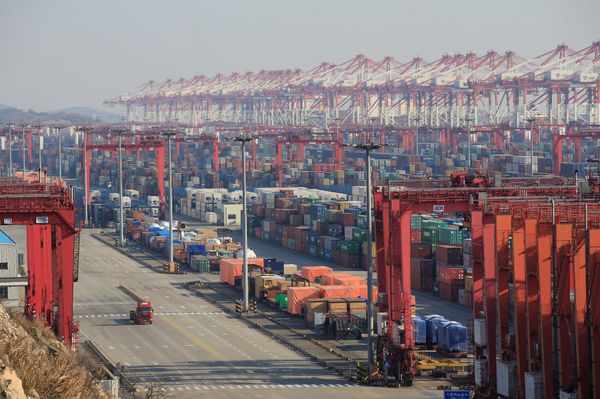 Containers are seen at the Yangshan Deep Water Port, part of the Shanghai Free Trade Zone, in Shanghai, China, February 13, 2017 - Sputnik International