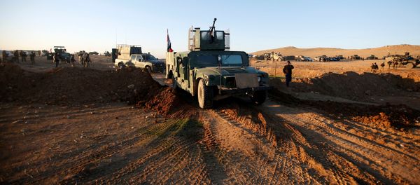 Iraqi security forces advance towards the western side of Mosul, Iraq February 19, 2017 Iraqi security forces advance towards the western side of Mosul, Iraq February 19, 2017 - Sputnik International