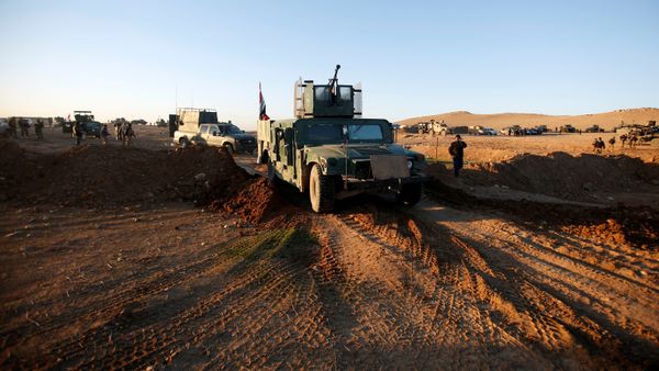 Iraqi security forces advance towards the western side of Mosul, Iraq February 19, 2017 Iraqi security forces advance towards the western side of Mosul, Iraq February 19, 2017 - Sputnik International