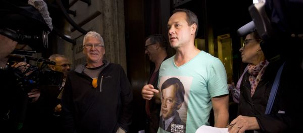 Peter Blenkiron, a victim of priestly sex abuse wears a T-shirt showing him at the age in which he was abused, as he meets reporters in front of the Quirinale hotel in Rome, Sunday, Feb. 28, 2016, where Cardinal George Pell testifies before an Australian commission Peter Blenkiron, a victim of priestly sex abuse wears a T-shirt showing him at the age in which he was abused, as he meets reporters in front of the Quirinale hotel in Rome, Sunday, Feb. 28, 2016, where Cardinal George Pell testifies before an Australian commission - Sputnik International