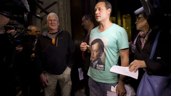 Peter Blenkiron, a victim of priestly sex abuse wears a T-shirt showing him at the age in which he was abused, as he meets reporters in front of the Quirinale hotel in Rome, Sunday, Feb. 28, 2016, where Cardinal George Pell testifies before an Australian commission Peter Blenkiron, a victim of priestly sex abuse wears a T-shirt showing him at the age in which he was abused, as he meets reporters in front of the Quirinale hotel in Rome, Sunday, Feb. 28, 2016, where Cardinal George Pell testifies before an Australian commission - Sputnik International