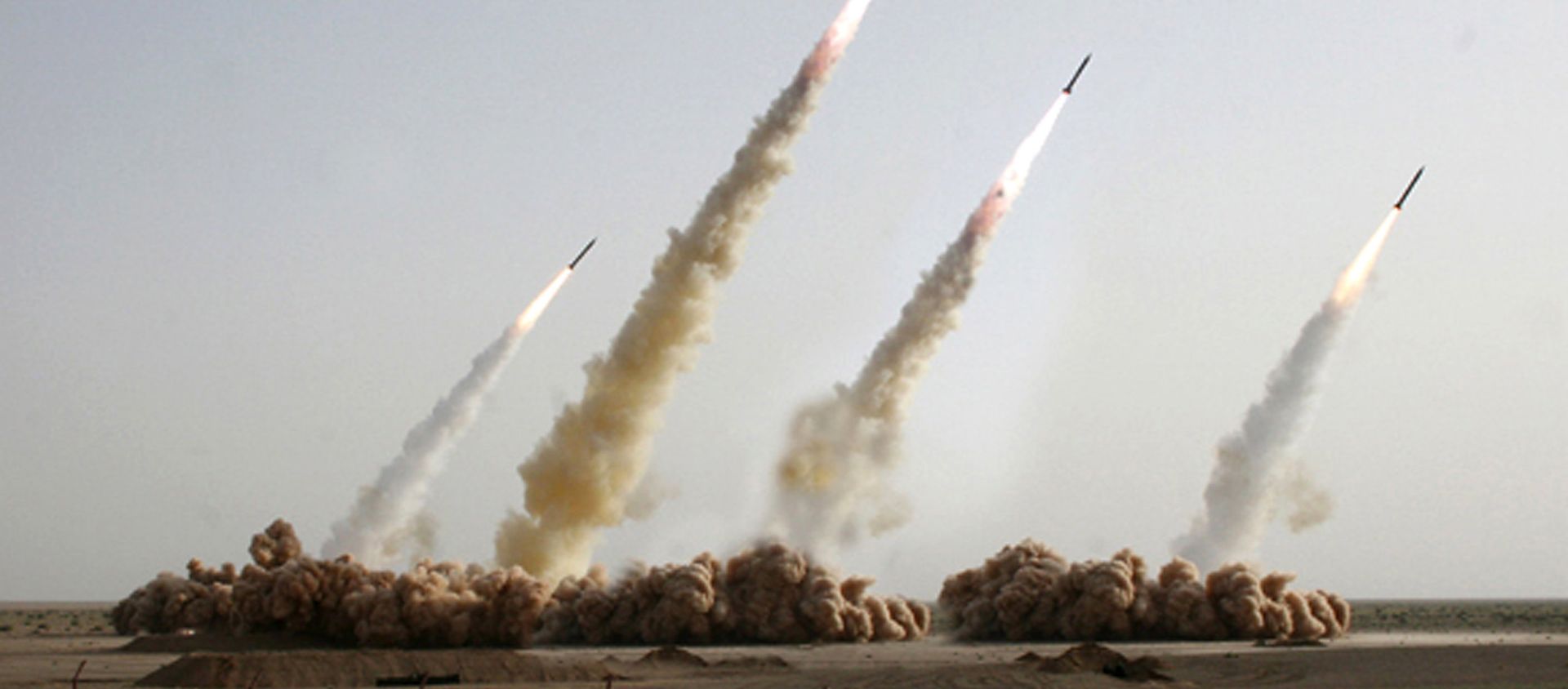 A handout picture released on the news website and public relations arm of Iran's Revolutionary Guards, Sepah News, shows an image apparently digitally altered to show four missiles rising into the air instead of three during a test-firing at an undisclosed location in the Iranian desert (File) - Sputnik International, 1920, 03.07.2017