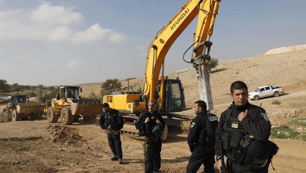 Israeli policemen stand guard next to bulldozers (File) Israeli policemen stand guard next to bulldozers (File) - Sputnik International