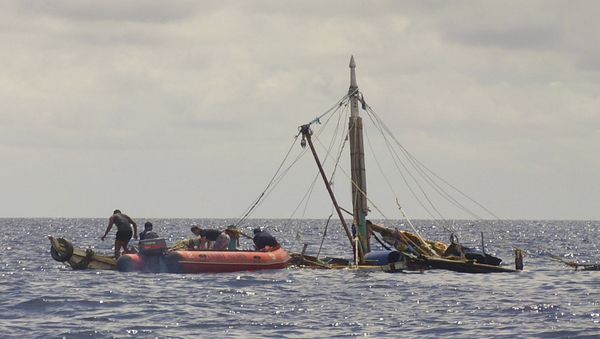 In this photo provided by the Philippine Coast Guard, members of the Philippine Coast Guard, left, approach the almost sunken fishing boat of Filipino fishermen who were killed by suspected pirates in waters near Zamboanga City, southern Philippines Tuesday, Jan. 10, 2017. - Sputnik International