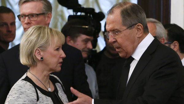Russian Foreign Minister Sergei Lavrov (R) shows the way to his Swedish counterpart Margot Wallstrom during a meeting in Moscow, Russia, February 21, 2017 Russian Foreign Minister Sergei Lavrov (R) shows the way to his Swedish counterpart Margot Wallstrom during a meeting in Moscow, Russia, February 21, 2017 - Sputnik International