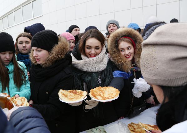 Whirlwind of Fun and Food at Maslenitsa Folk Festivals in Russia - Sputnik International