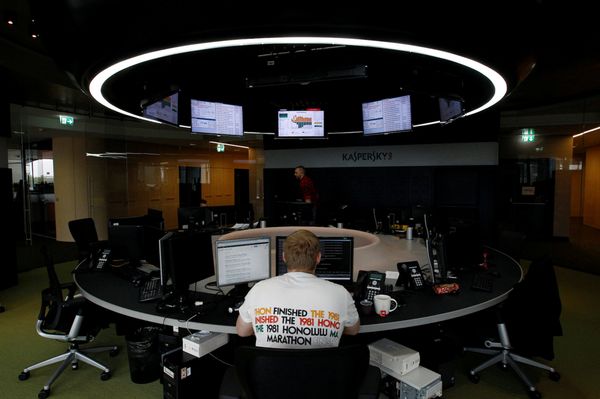 FILE PHOTO: An employee works near screens in the virus lab at the headquarters of Russian cyber security company Kaspersky Labs in Moscow July 29, 2013. FILE PHOTO: An employee works near screens in the virus lab at the headquarters of Russian cyber security company Kaspersky Labs in Moscow July 29, 2013. - Sputnik International