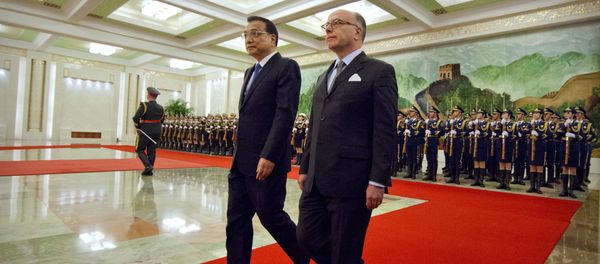 Chinese Premier Li Keqiang, left, and French Prime Minister Bernard Cazeneuve, right, walk together during a welcome ceremony at the Great Hall of the People in Beijing, Tuesday, Feb. 21, 2017 - Sputnik International