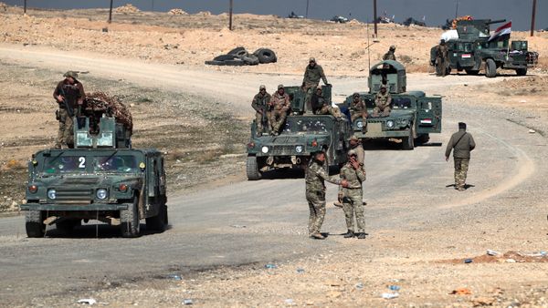 Iraqi security forces drive in the village of al-Buseif, south of Mosul, after they recaptured the village from the control of the Islamic State (IS) group on February 21, 2017, during the ongoing military offensive to retake the western side of Mosul - Sputnik International